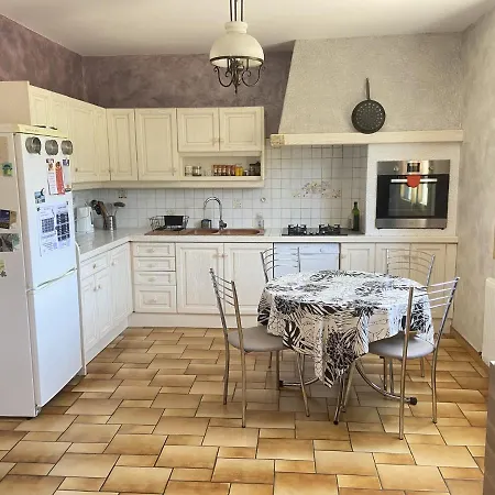 Holiday home Maison , Vue Montagnes, Jardin Clos , 8pers