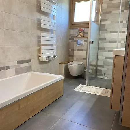 Maison , Vue Montagnes, Jardin Clos , 8pers בית נופש
